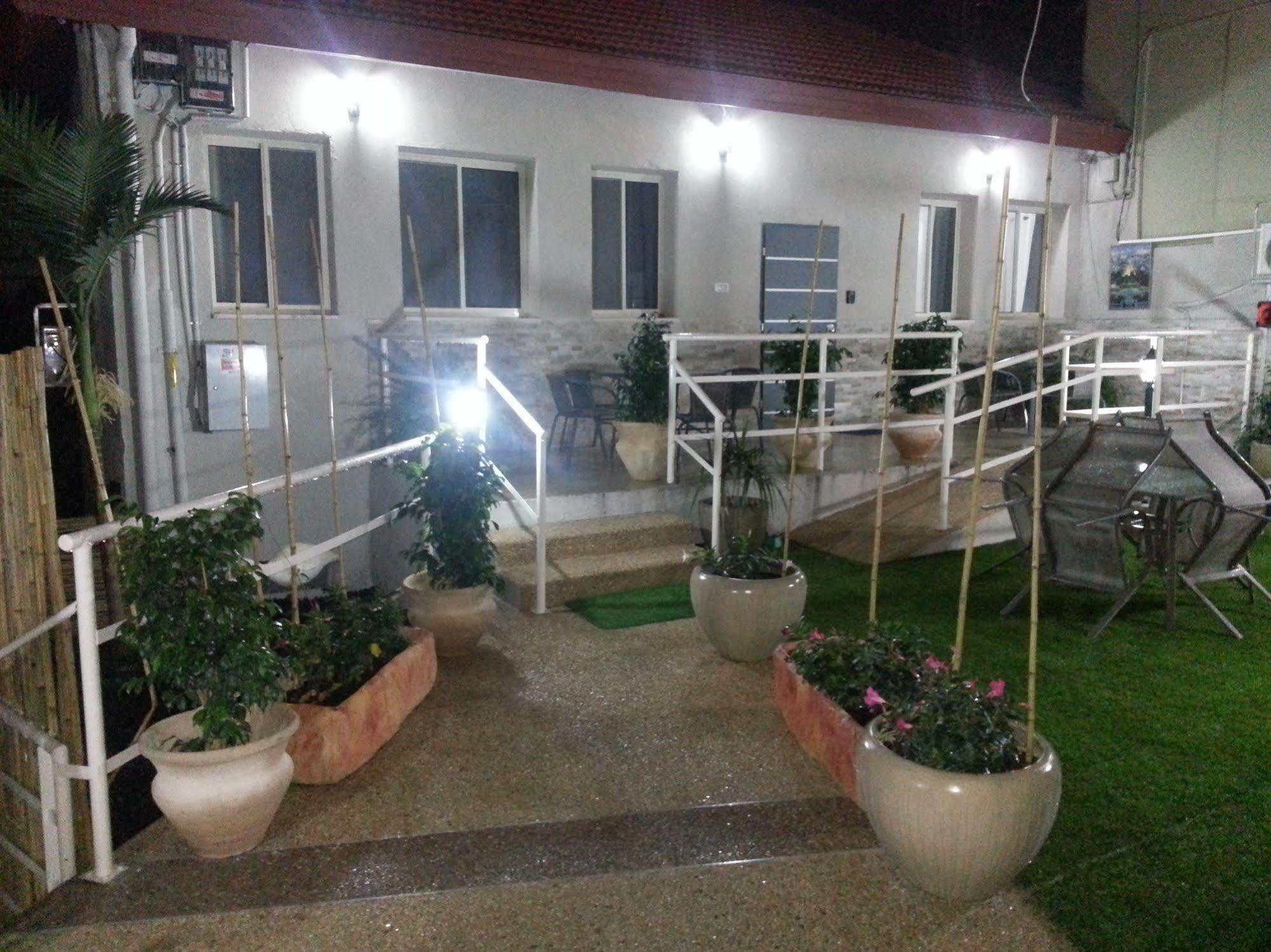 Zimmer Garden Хайфа Экстерьер фото